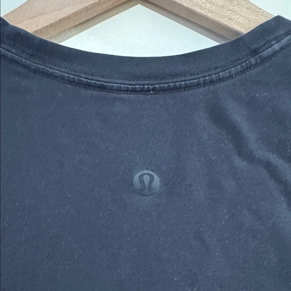 Lululemon Tight Long-Sleeve Shirt size‎ 2